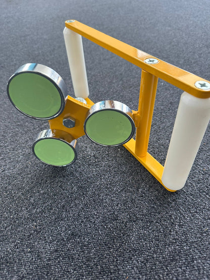 MAGNET TYPE PILOT LADDER HOLDER