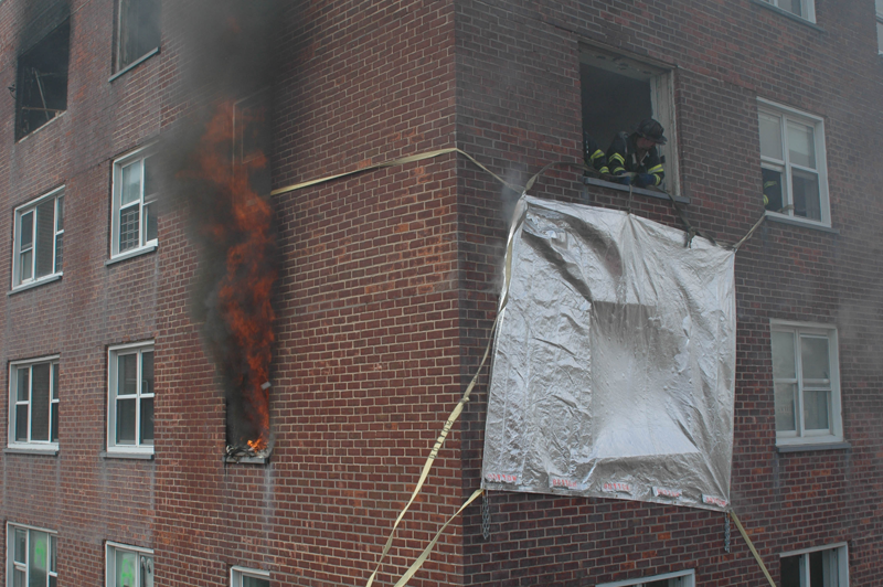 Fire blanket, fibreglass, 1.0x1.0mtr, with bag, DIN EN 186:1997